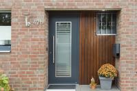 Aluminium Haustür anthrazit mit Glasausschnitt